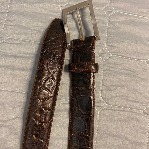 Veari alligator skin belt, 52 inch long - Picture 3 of 6
